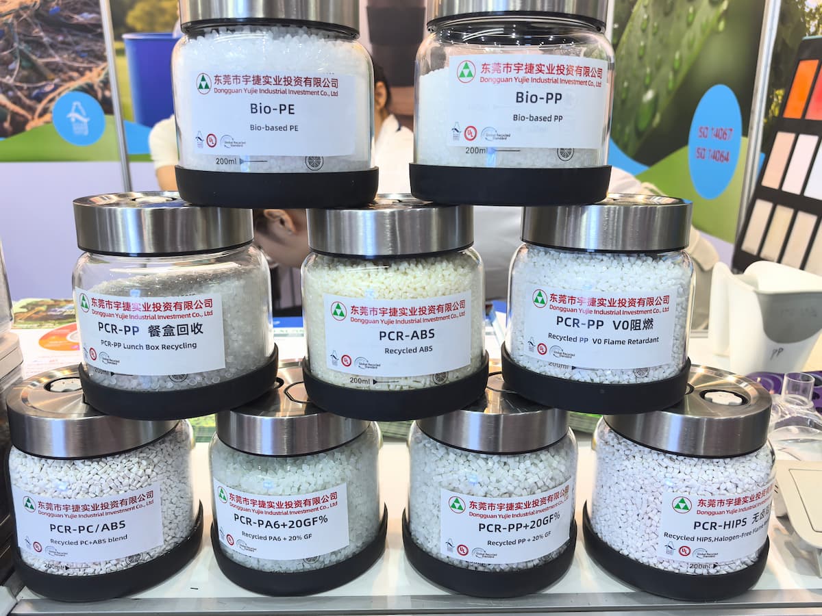 Les plastiques modifiés écologiques issus du PCR industriel de Yujie contribuent à l'atteinte du pic de carbone.